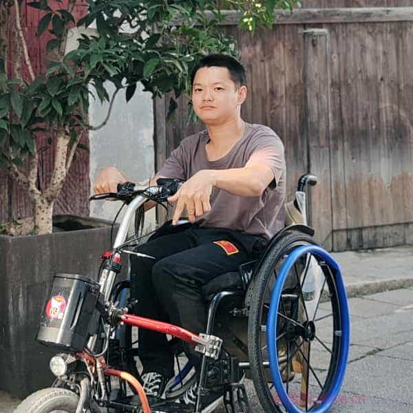 33岁岁湖北单身帅哥 - 烟台吉缘网